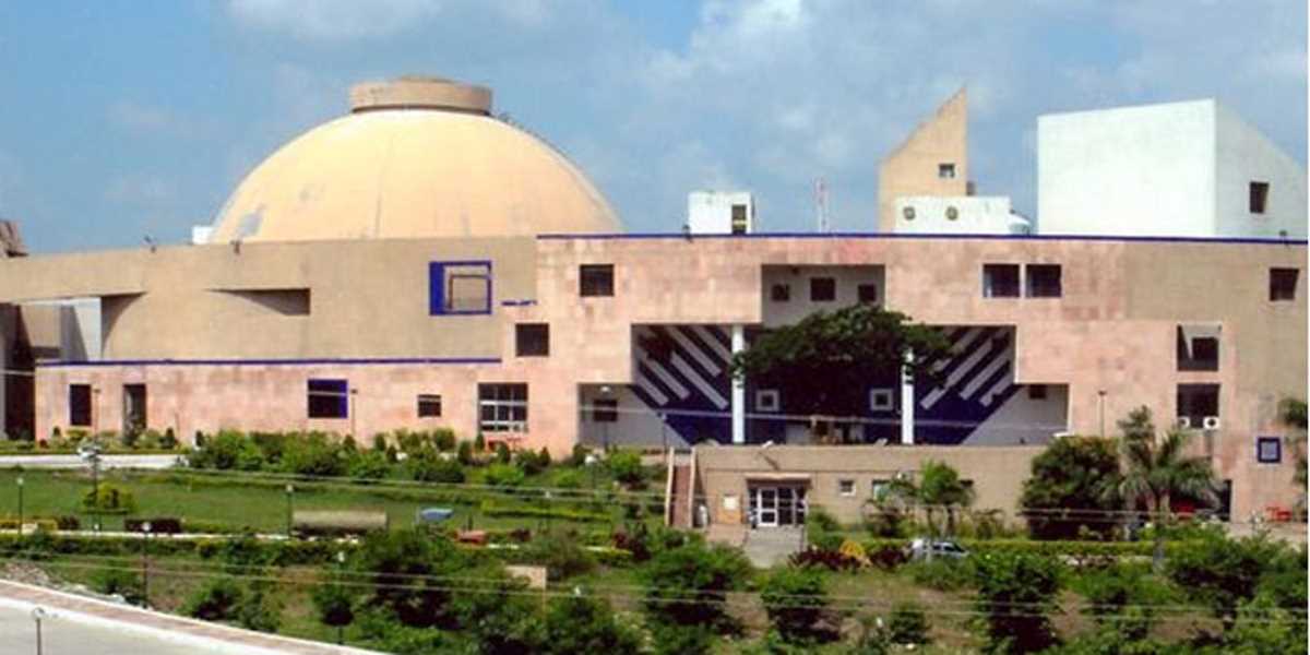 पेपर लीक होने और प्राकृतिक आपदा के मामले में कांग्रेस ने किया बहिर्गमन